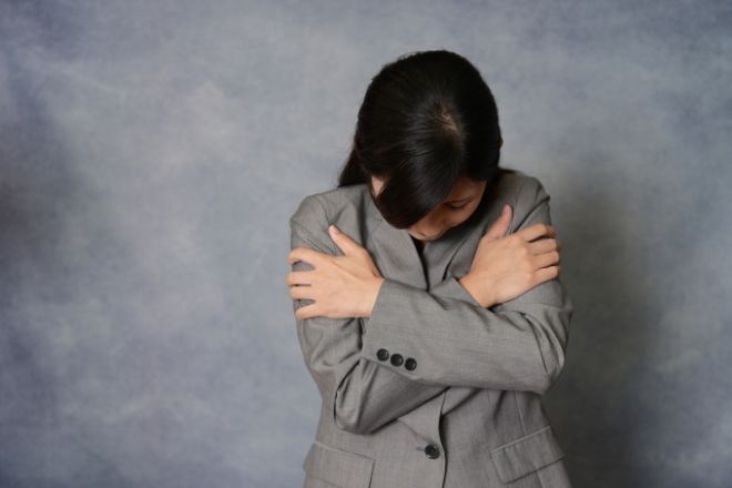 「ぶつかりおじさん」から連日の被害…もう我慢できない|20代女性からの調査相談