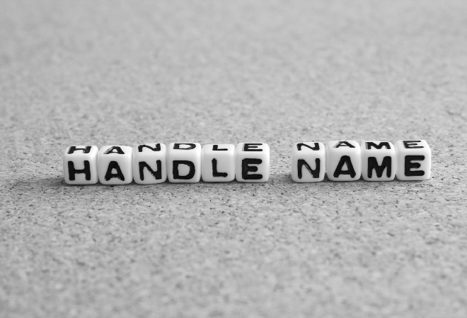 HANDLENAMEと書かれたサイコロ。